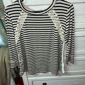 Mason & Belle mixed material crochet detail knit top, sz M, off white/ Navy